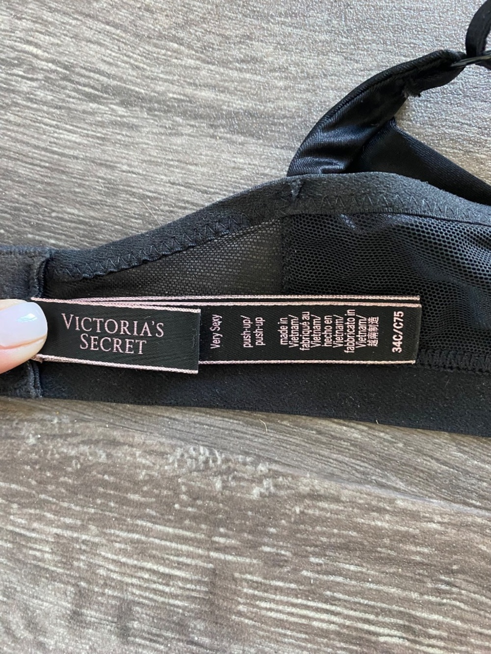 Victoria’s Secret Very Sexy Lace Push Up Bra 34C - Picture 4 of 4